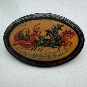 Vintage Russian Mstera Troyka Black Lacquer Brooch Sleigh Horses